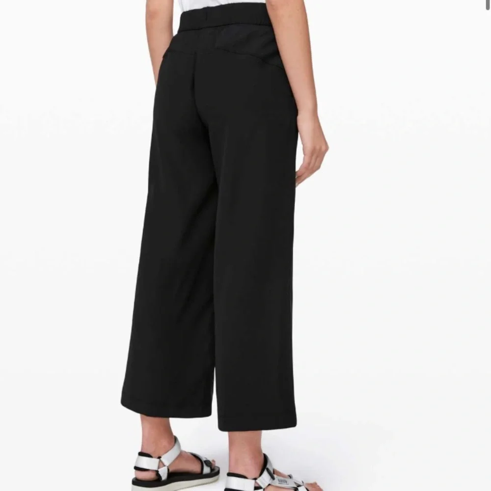 Lululemon On the Fly Wide-Leg 7/8 Pant Woven size 6 - Picture 3 of 10